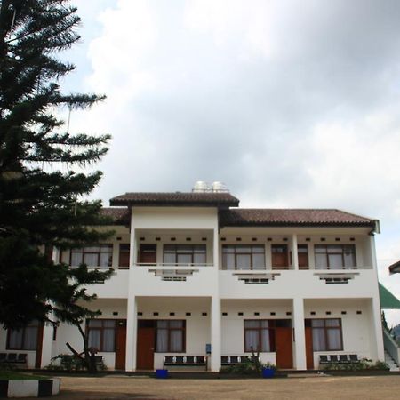 Narima Resort Hotel Lembang Exteriör bild