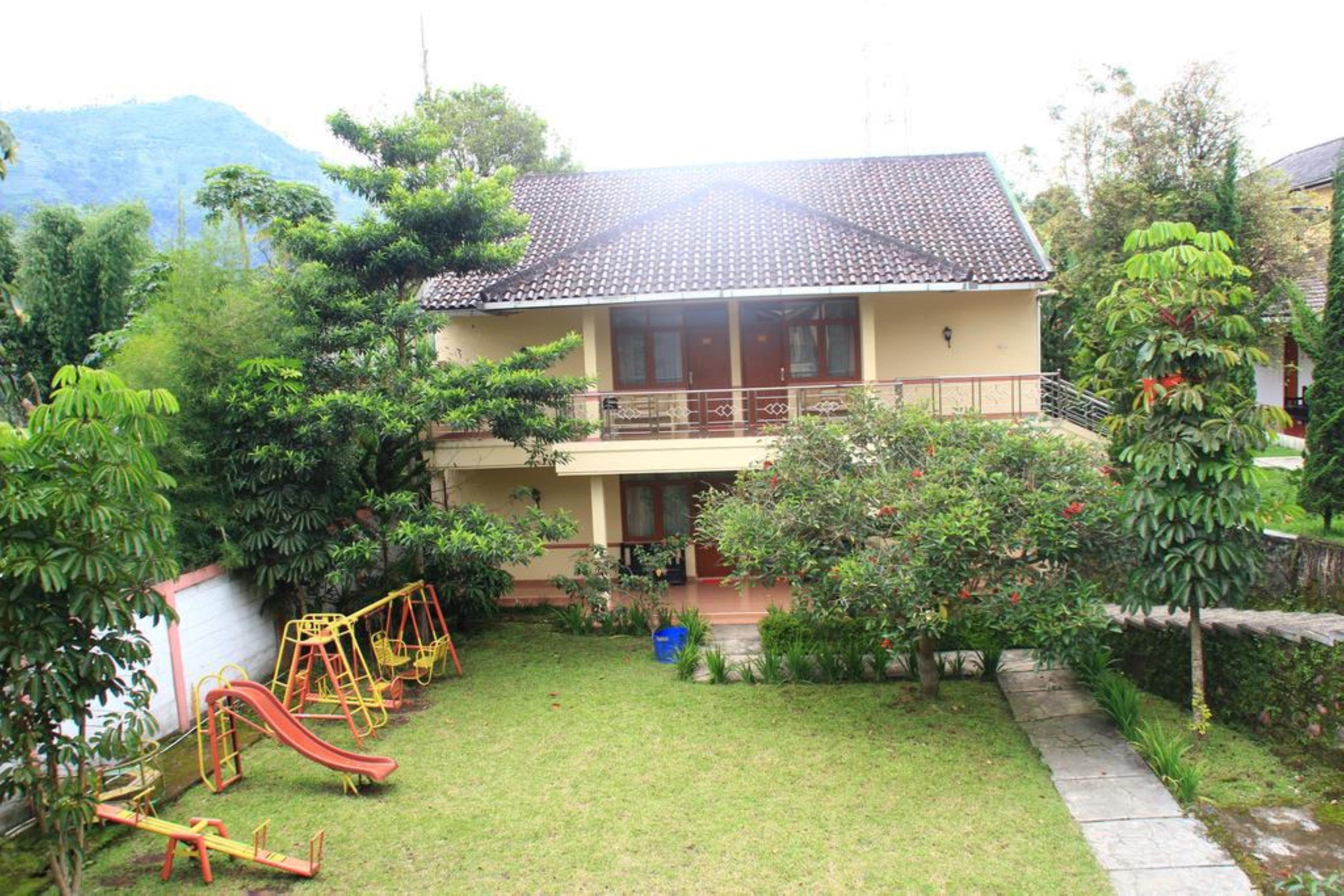 Narima Resort Hotel Lembang Exteriör bild