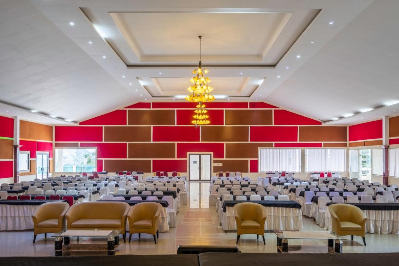 Narima Resort Hotel Lembang Exteriör bild