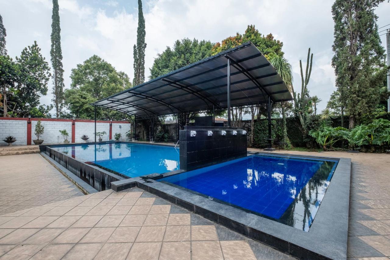 Narima Resort Hotel Lembang Exteriör bild