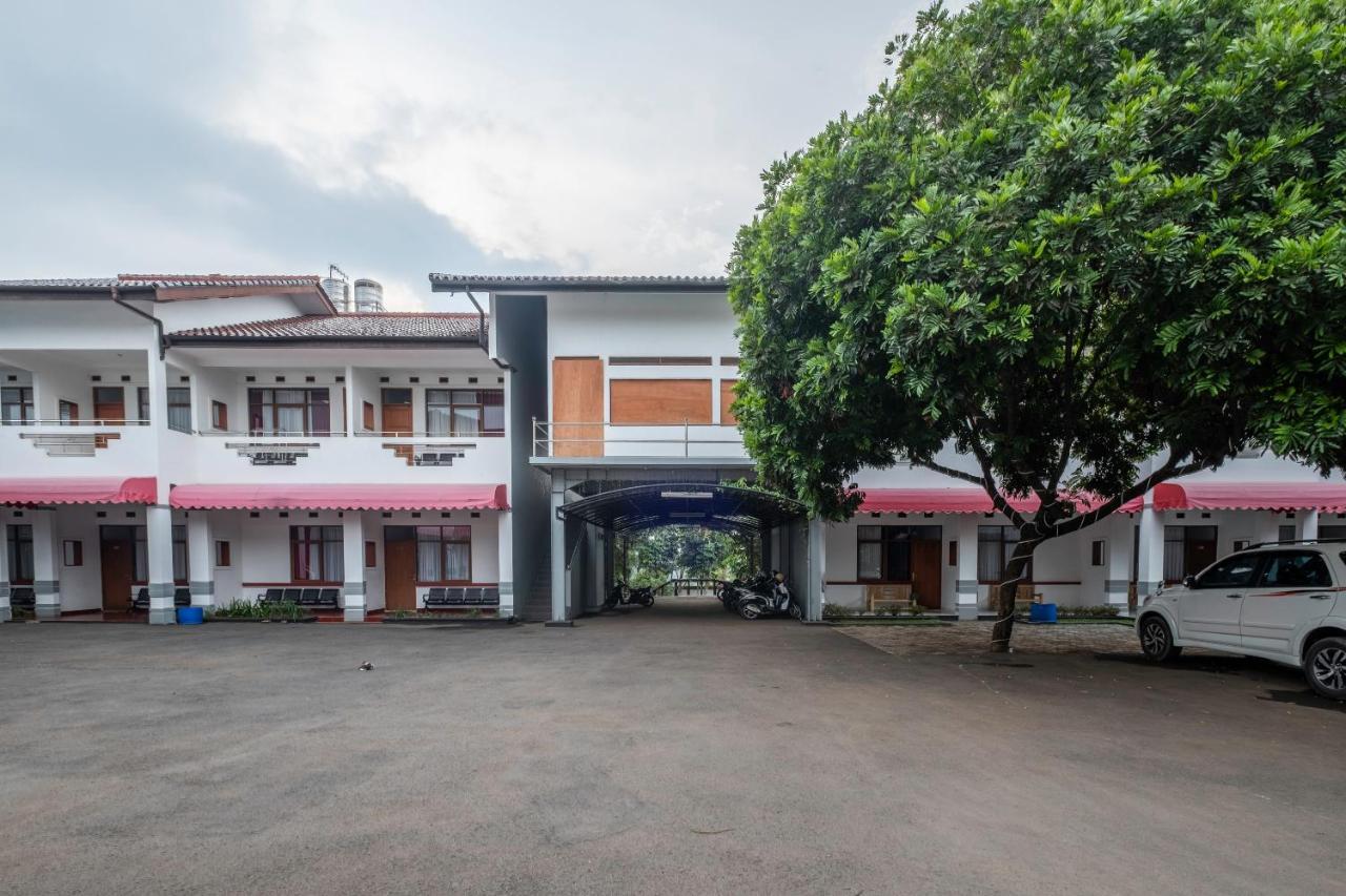 Narima Resort Hotel Lembang Exteriör bild