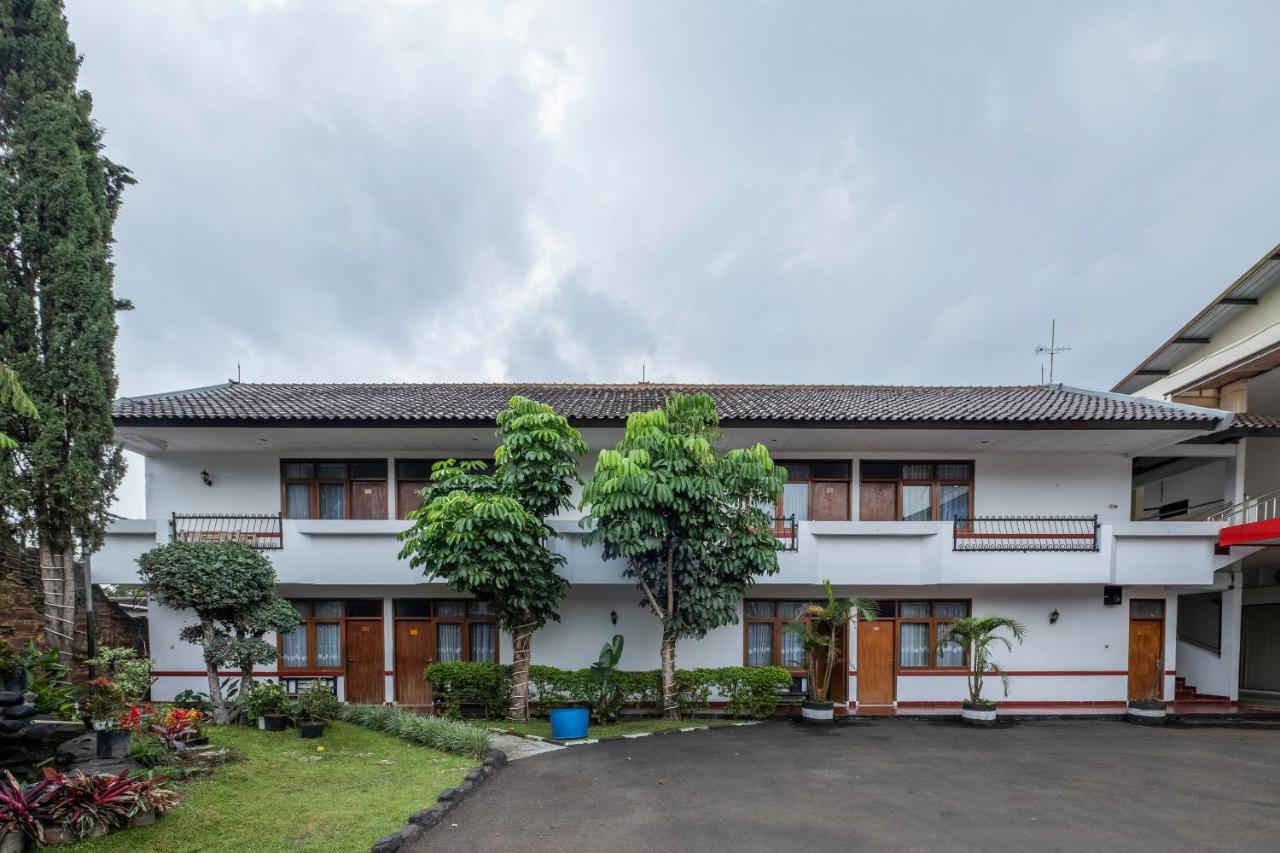 Narima Resort Hotel Lembang Exteriör bild