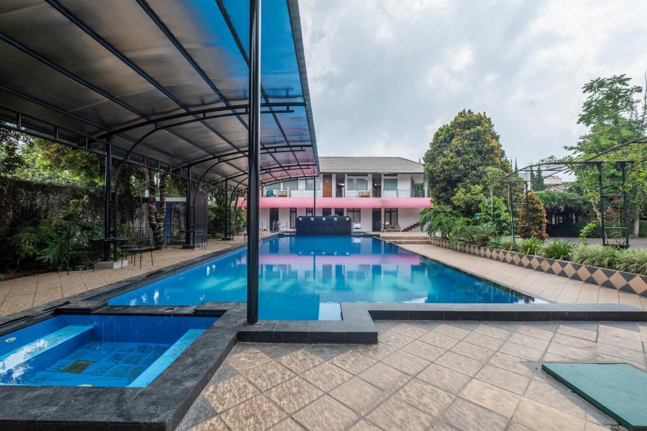 Narima Resort Hotel Lembang Exteriör bild