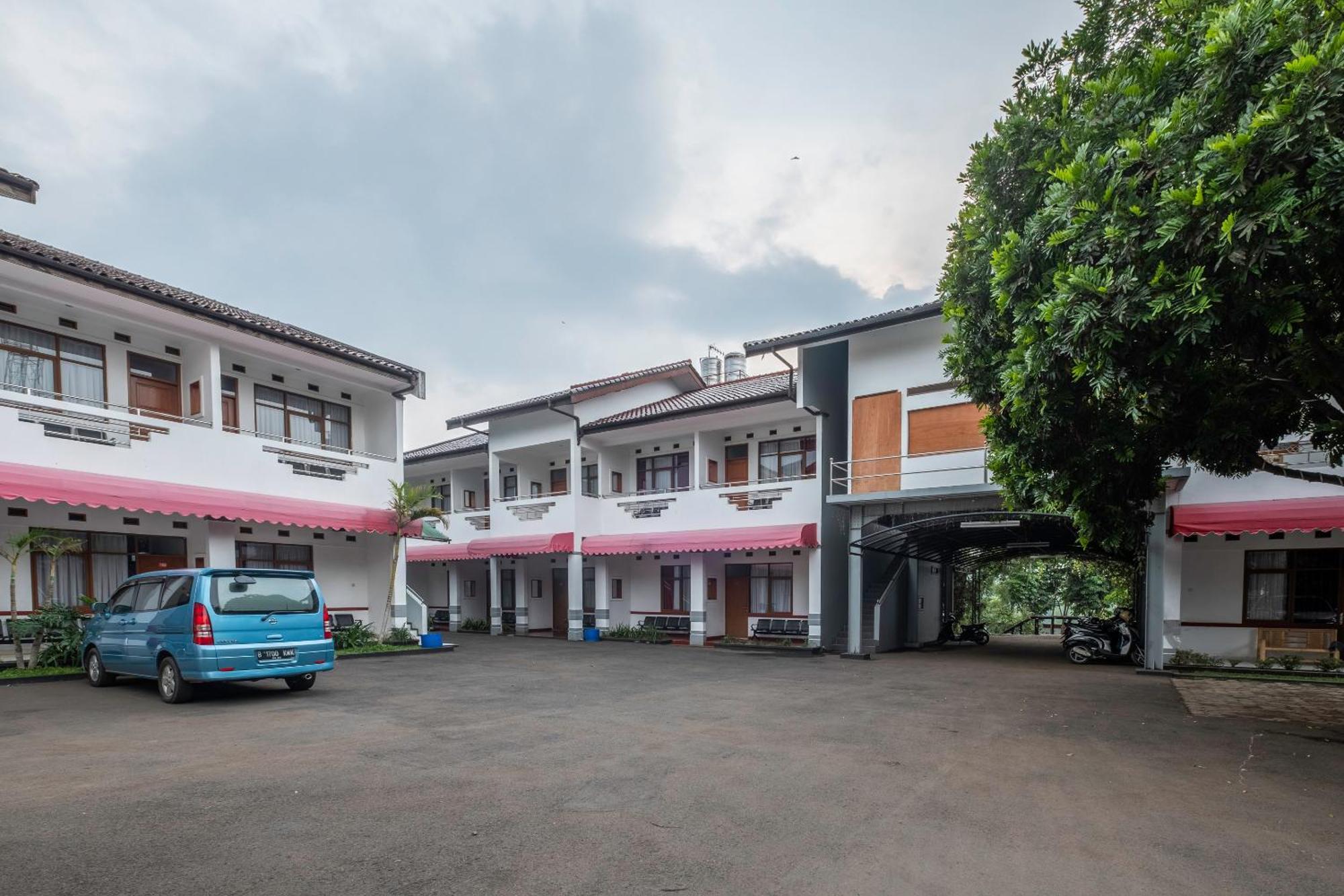 Narima Resort Hotel Lembang Exteriör bild